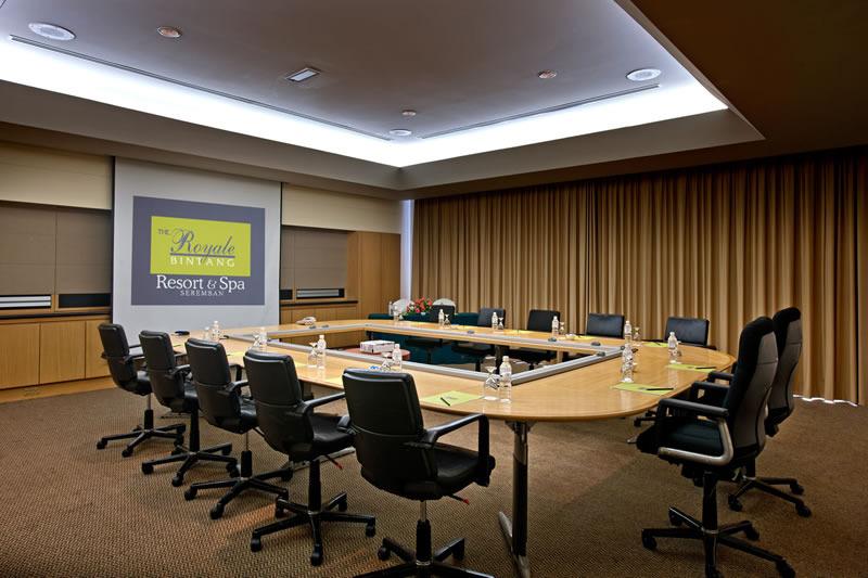 Royale Chulan Seremban Hotel Exterior photo A meeting room