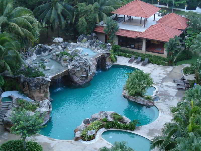 Royale Chulan Seremban Hotel Exterior photo The pool at the Royal Thai Country Club