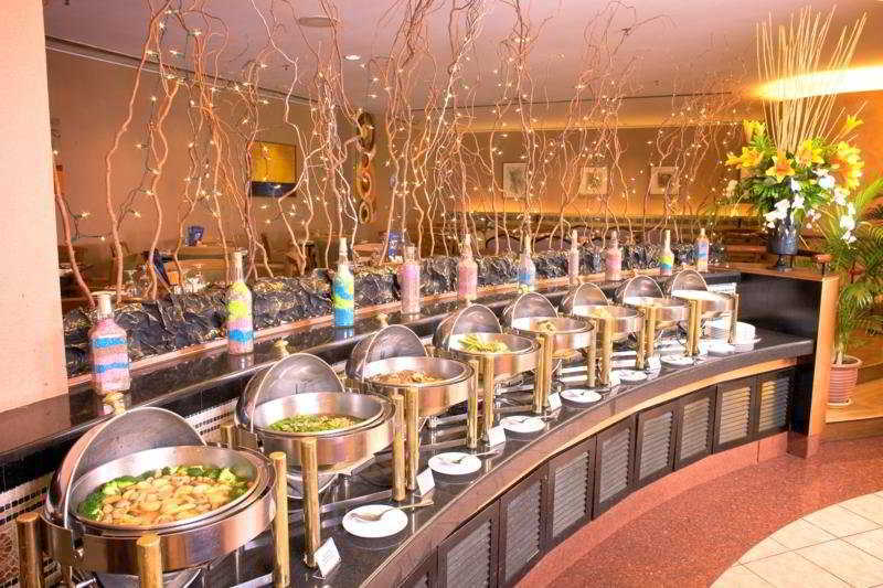 Royale Chulan Seremban Hotel Exterior photo A buffet at a hotel